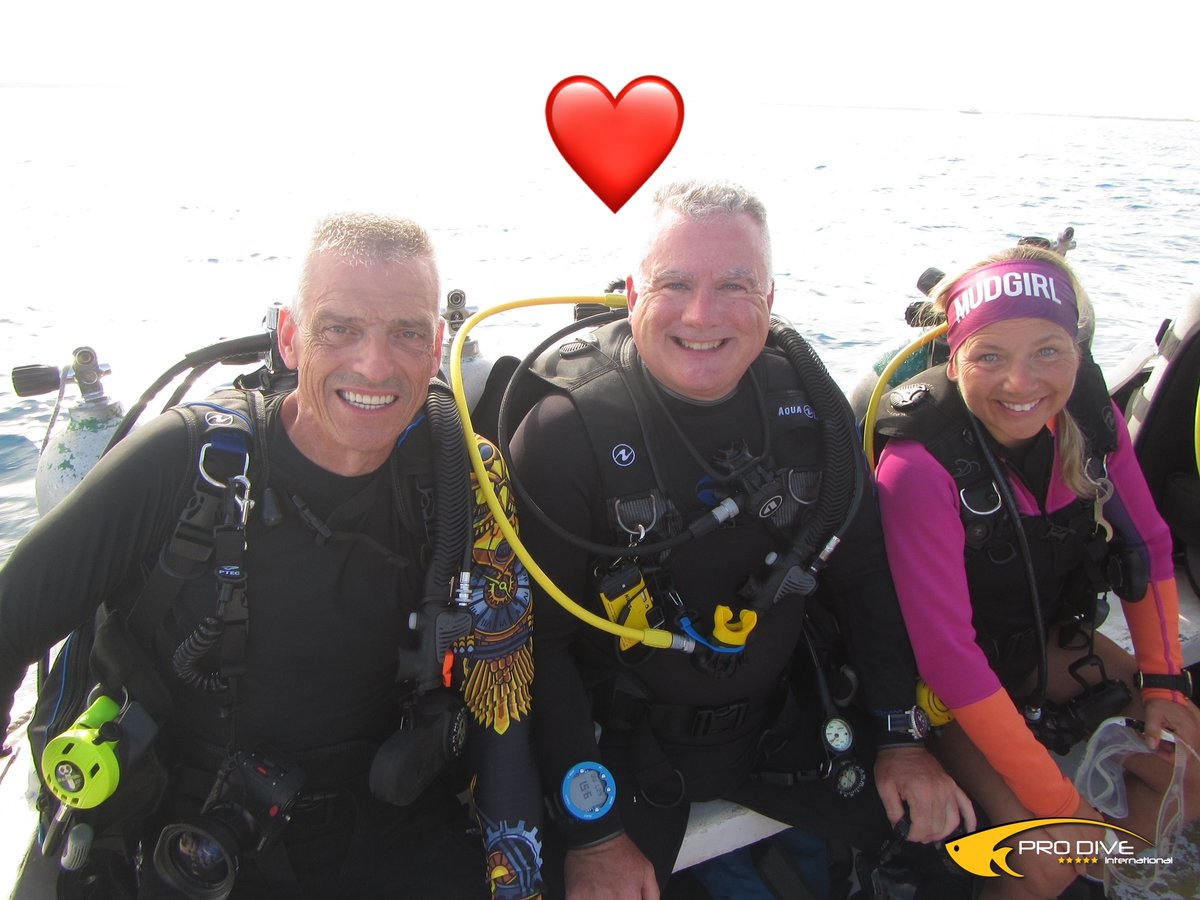 ProDiveInt's tweet image. 𝗛𝗲𝗹𝗽 𝘂𝘀 𝘃𝗼𝘁𝗲 in the comments! These are the 3 finalists of our 20th #anniversary photo contest:
👍"2 Kids Discover Scuba" ©Marc-Andre
🩷"3 Amigos in Cozumel" ©Anne-Marie
😂"Crazy Belgian Air Divers" ©Steven &amp;amp; Muriel

@PADI #scubadiving #Mexico #Contest
