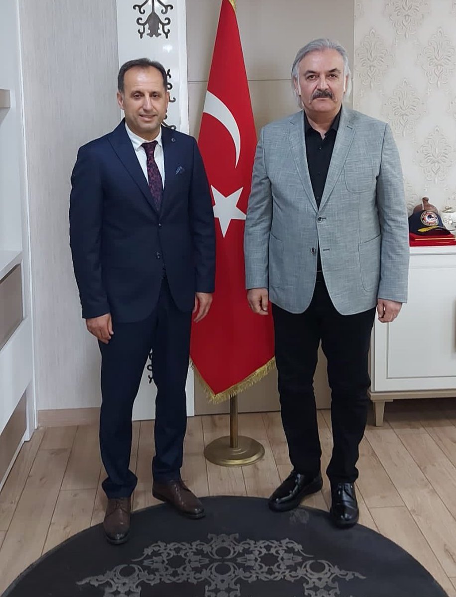 Tuzlamıza Halk Eğitim Merkezi Müdürü olarak başarılı hizmetlerde bulunan Sayın Metin Çangır, İlçemize Milli Eğitim Müdürü olarak atanması nedeniyle ziyaretimize geldiler. Kendisine yeni görevinde muvaffakiyetler diliyorum.