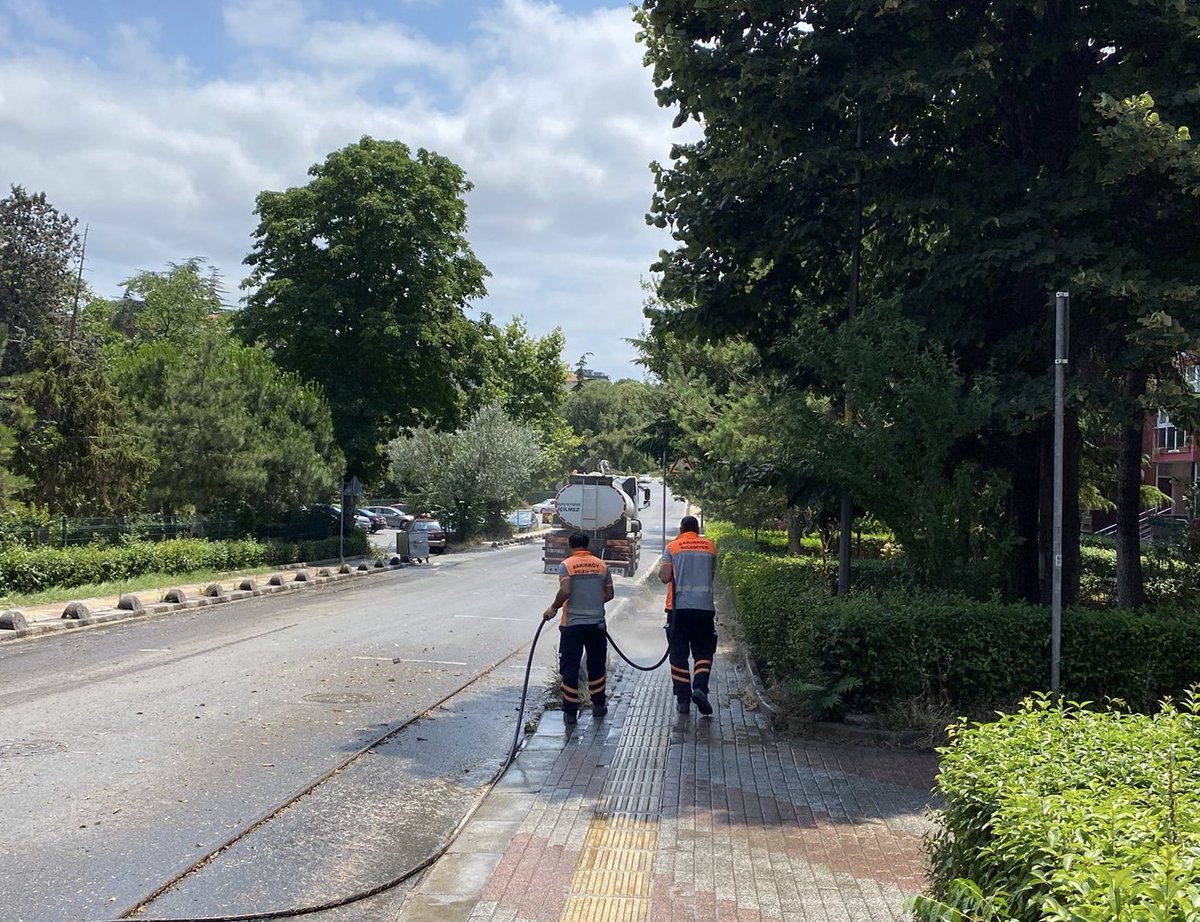 “TEMİZLİK ÇALIŞMALARIMIZLA 7/24 HALKIMIZIN HİZMETİNDEYİZ”
İlçemizdeki tüm parkları ve açık alanları özenle sabunlu su ile yıkayarak, fiziki ve kimyasal temizliğini yapmaya devam ediyoruz.