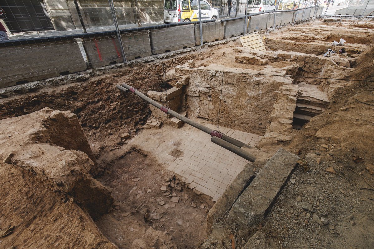 arqueologiabcn's tweet image. Restes del convent dels Caputxins de Montcalvari, del segle XVI, localitzades a la intervenció del carrer Girona
