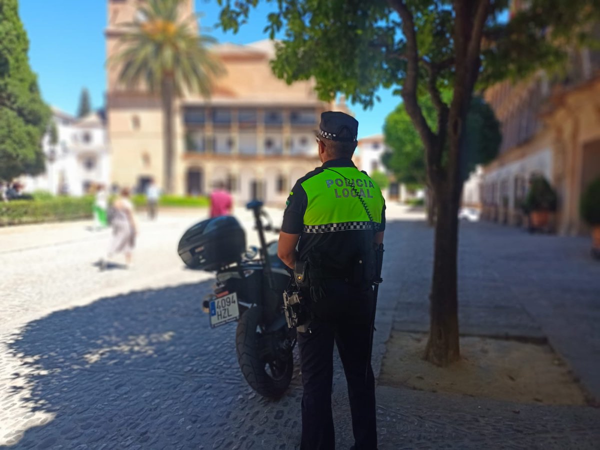 El BOE publica la convocatoria de nuevas plazas para la Policía Local de Ronda. Más info: acortar.link/waS0IG
#radioronda
#empleo
#ayuntamientoronda