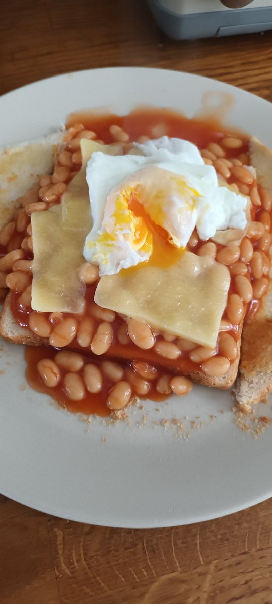 iteachido's tweet photo. @romankemp thank you for making me crave this after you talking about beans on toast earlier. Best lunch ever. https://t.co/W7YTeiZoj1