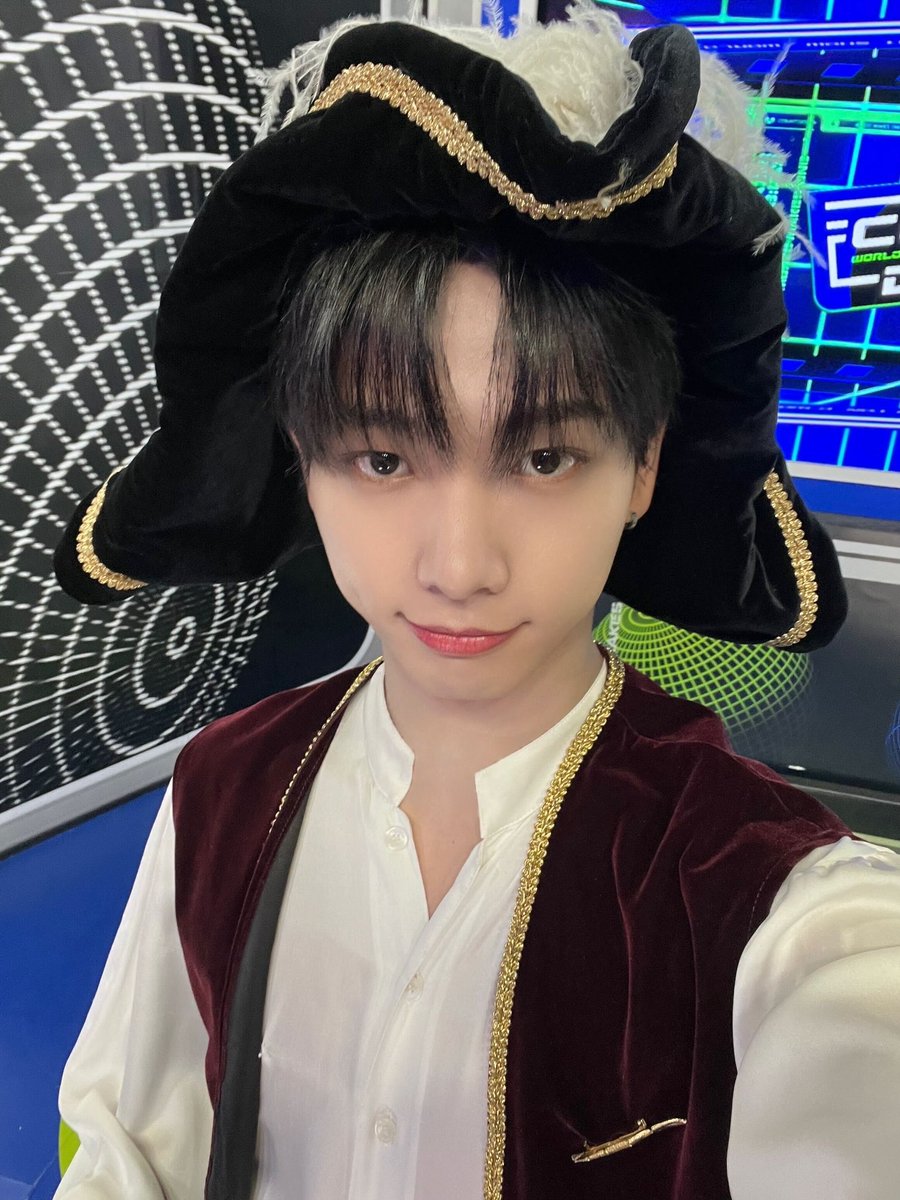 BOYNEXTDOOR_twt's tweet photo. 오늘의 MC 명재현!! 잊혀지지 않는 순간들..ㅠ
소중한 추억이었고 경험이었습니다 ❣️ 
응원해 주신 분들 너무 감사하고 사랑해요
MC 문의는 010-XXXX-XXXX

#BOYNEXTDOOR #JAEHYUN #명재현 https://t.co/9tCh9K25u2