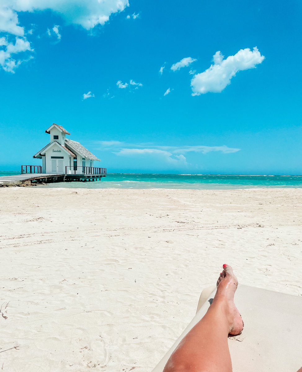 kkittsdavis's tweet photo. @LaLaB_MPHPMPCSM It was gorgeous! I recommend walking past the resort to the empty beach area. Great swimming! https://t.co/4utZhxs8Ys