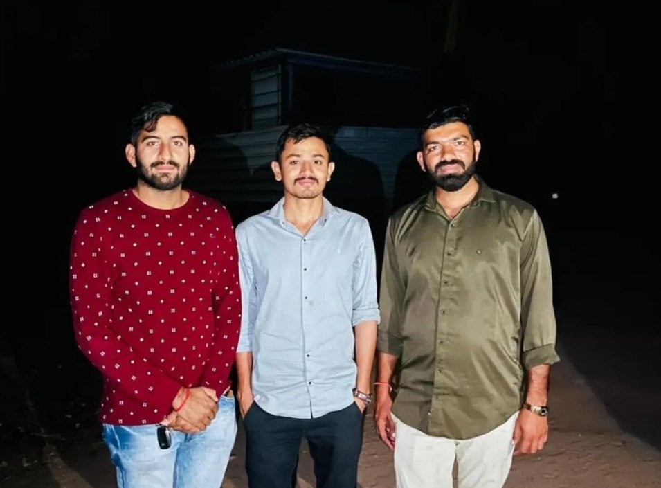 Sandipram_'s tweet photo. Congratulations Brother Navinbhai Ahir for getting posted in Botad district after completing DYSP training..💐💐
@Ahir_navin11GPS https://t.co/VZ0V10STcB