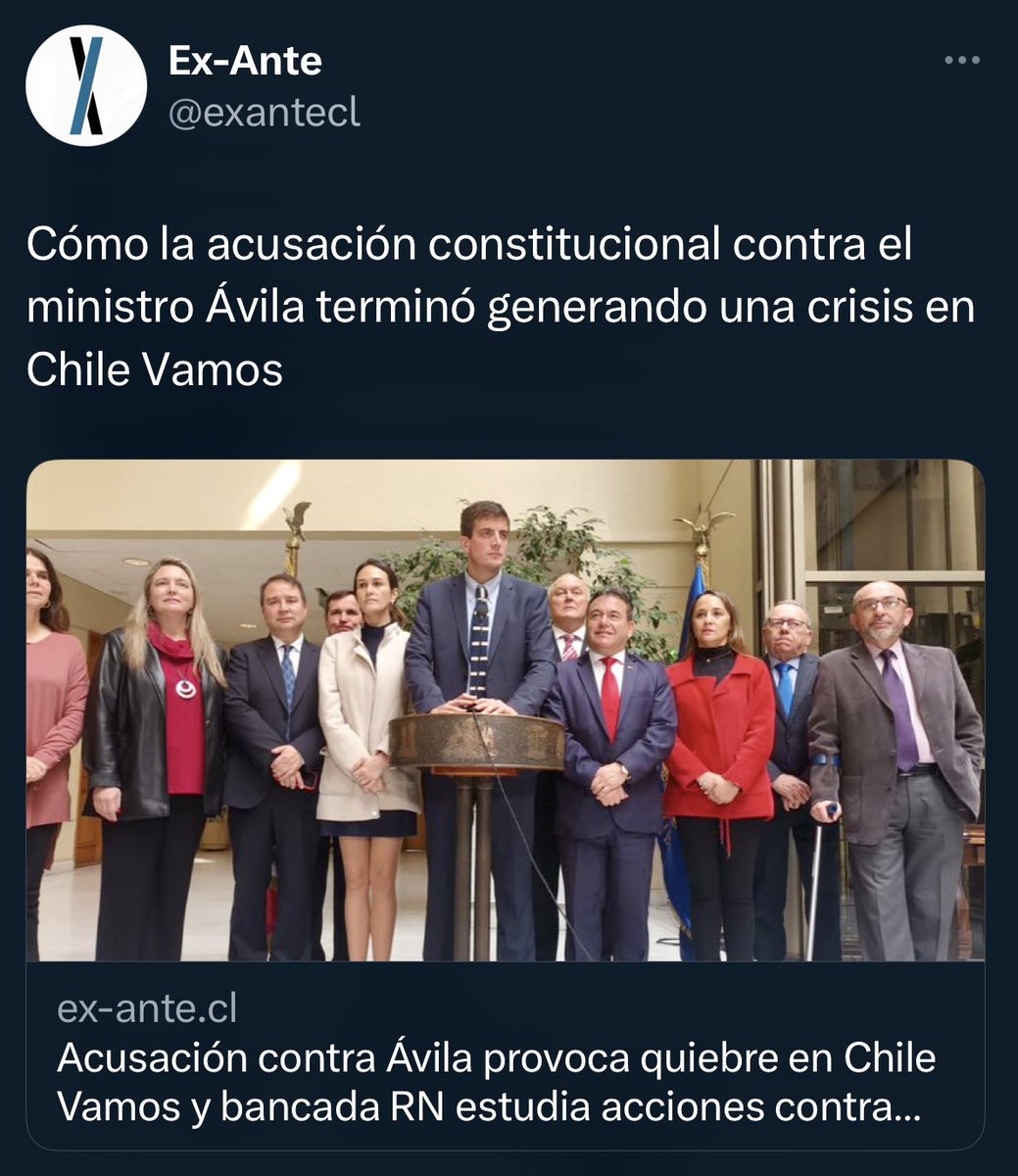 rodolfocarter's tweet photo. Frente a un muy mal Gobierno, Chile no merece tener una mala
Oposición. Frente a la izquierda que hace de la división y el eslogan su eterno negocio; no se pueden oponer partidos que improvisan sus decisiones y actúan como si el país no tuviera urgencias sociales más graves que solucionar. El doble desafío de recuperar la seguridad para nuestros compatriotas y de convertir el crecimiento económico en un deber ético, nunca podrá ser encarnado por un grupo de partidos que se diluye entre sus pequeñas agendas y torpes luchas de poder. El espectáculo de ayer, no sólo es un regalo para un Gobierno que agoniza entre su incoherencia y el escándalo de las #FundacionesTruchas; sino que también es la notificación de que sin una nueva coalición y sin un cambio de rumbo, no sólo no habrá futuro gobierno: simplemente no habrá futuro.
