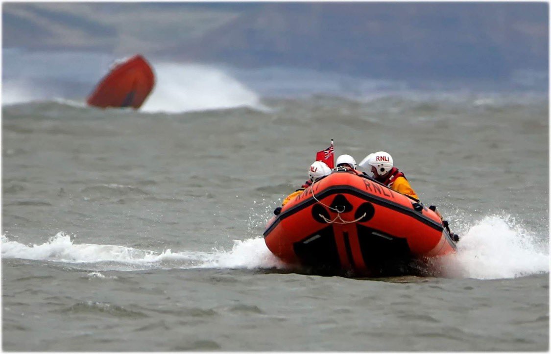 PorthcawlRNLI's tweet photo. Our volunteer RNLI crew out on training exercise yesterday evening (13/07/23).
πΈ Stephen Jones / Porthcawl RNLI
#RNLITraining #PorthcawlRNLI #HugoMissen #RoseOfTheShires https://t.co/ZMyDtlGEsq