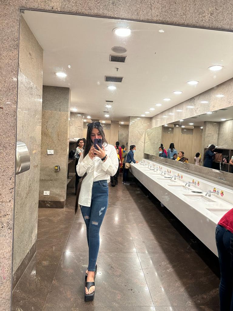 Simran🦋 tweet media