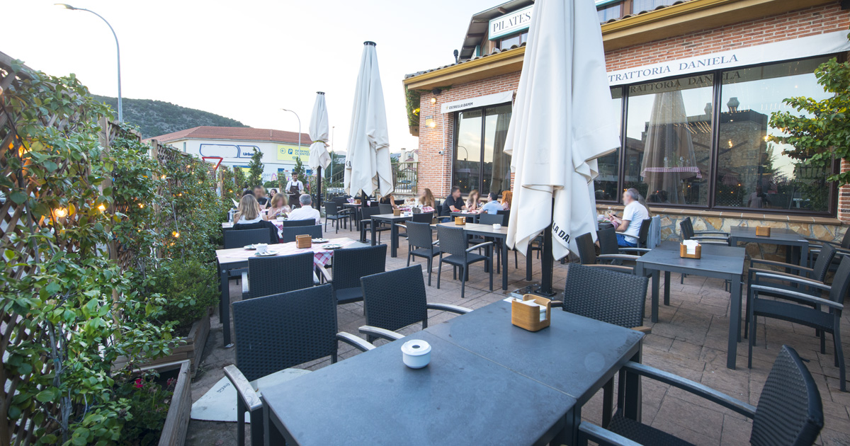 BeMoralzarzal's tweet photo. Ya puedes disfrutar la mejor #cocina #italiana en Trattoria Daniela en #moralzarzal, además, ya puedes degustar su #restauranto también su terraza exterior. Se encuentra en la calle Lago Mayor, 1 y su teléfono de reservas es 91 842 80 31 https://t.co/g8HYaWXdC7