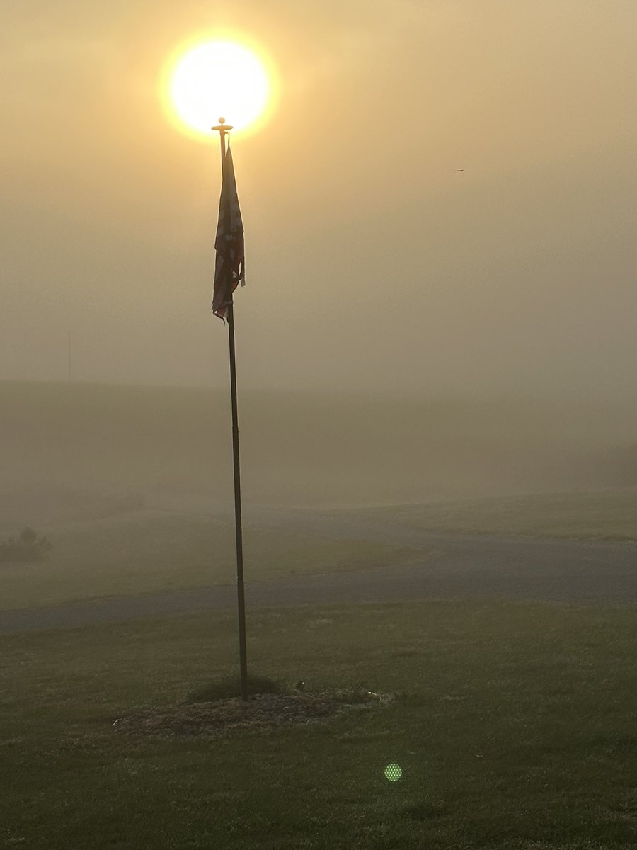 BillBackhaus's tweet photo. Disease triangle complete in Iowa!  Will be interesting to see what develops over the next several weeks.  #Corn #soybeans #Veltyma #Revytek @roody32609 @dsmuelle @alisonrISU @BASFAgProducts #fogday https://t.co/7CCQKQwugS
