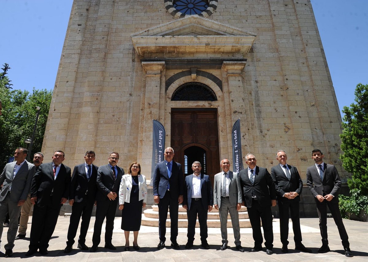 Kültür ve sanat şehirlerimizden #Gaziantep'te ziyarete açılan "Kelime-i Tevhid Hat Sergisi"ni ziyaret ettik.

Başta <a href="/FatmaSahin/">Fatma Şahin</a> olmak üzere emeği geçenlere teşekkür ediyor, herkesi Gaziantep'teki bu kıymetli sergiye davet ediyorum.

📌 Türk Arkeoloji ve Kültürel Miras Enstitüsü