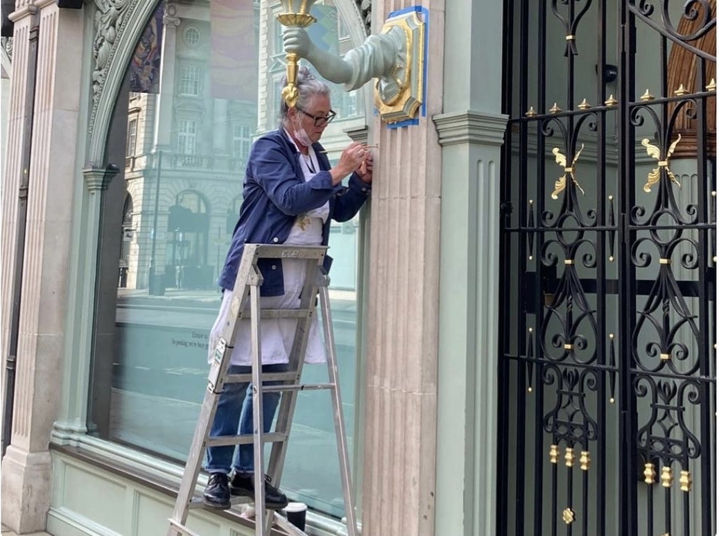CGLArtSchool's tweet photo. We are delighted that Gilding Tutor Rian Kanduth has been named as a finalist in the 2023 @heritage_crafts Awards for 'Heritage Crafts/Marsh Trainer of the Year'.

The winners will be announced at a reception at the Vicar's Hall, Windsor Castle, in November. 

Good luck Rian! https://t.co/09FRI7Qyy1
