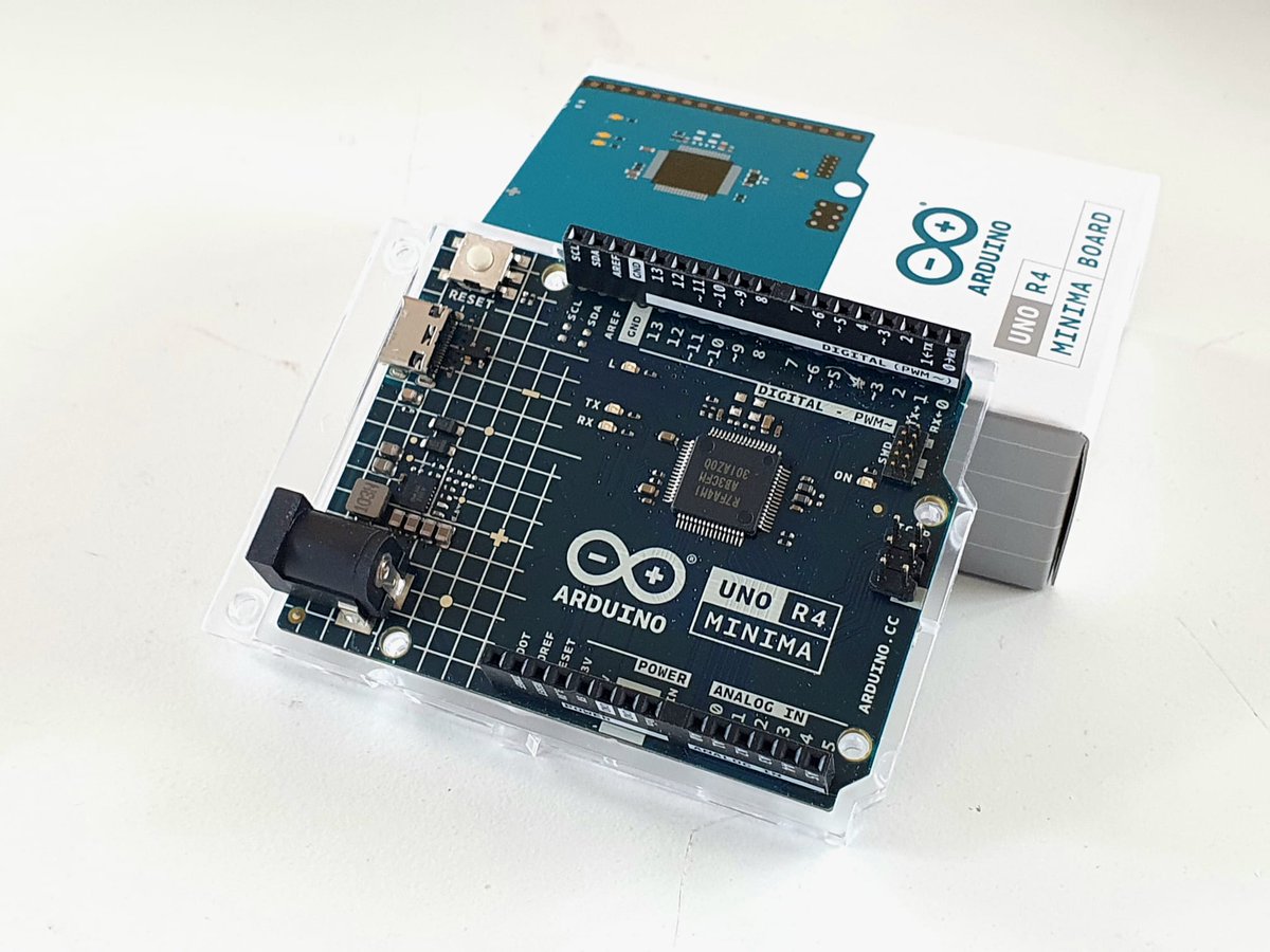 zeppelinmaker's tweet photo. In seguito alle numerose richieste mi sono comprato un Arduino R4. Nelle prossime settimane vi farò sapere come va. Un saluto a tutti i miei abbonati e sostenitori di YouTube! https://t.co/p1rUdKha2D