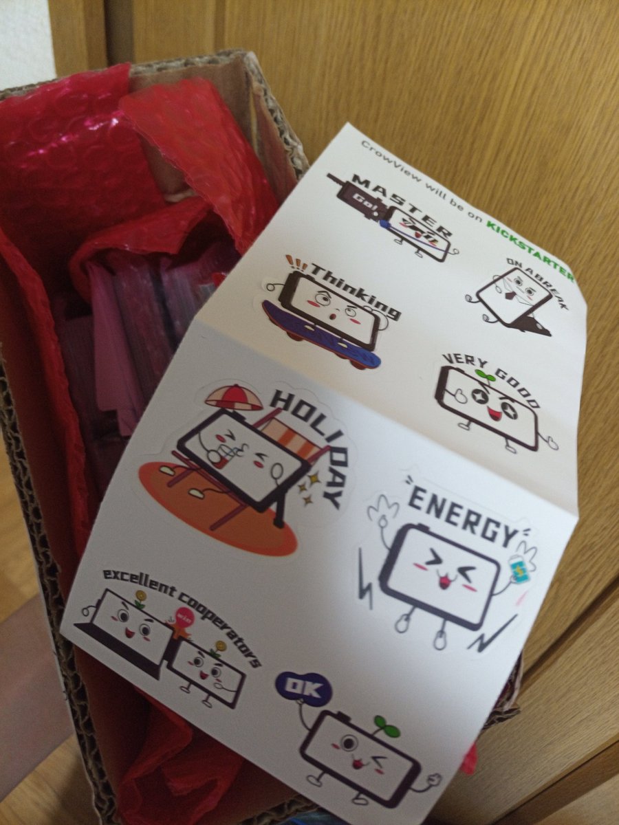 atsuyuki1kawa's tweet image. ELECROW(@Elecrow1)に注文した基板、「出荷したヨ！」メールと共に追跡番号が来たけど、番号が有効になる前に届いたんだが…あ、ELECROWテープだ！(シールも入ってた)
催眠術だとか超スピードだとかそんなチャチなものじゃあ断じてねぇ…もっと恐ろしいものの片鱗を味わったぜ…
#ElecrowPCB