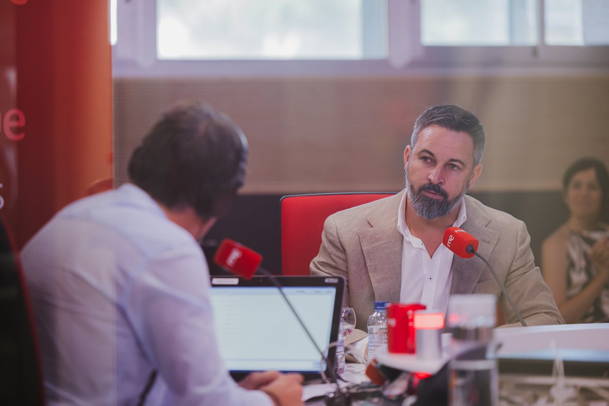 Santi_ABASCAL's tweet photo. Entrevista hoy en @LasMananas_rne @rne @vox_es 
#VotaLoQueImporta https://t.co/vhGKZpdckQ