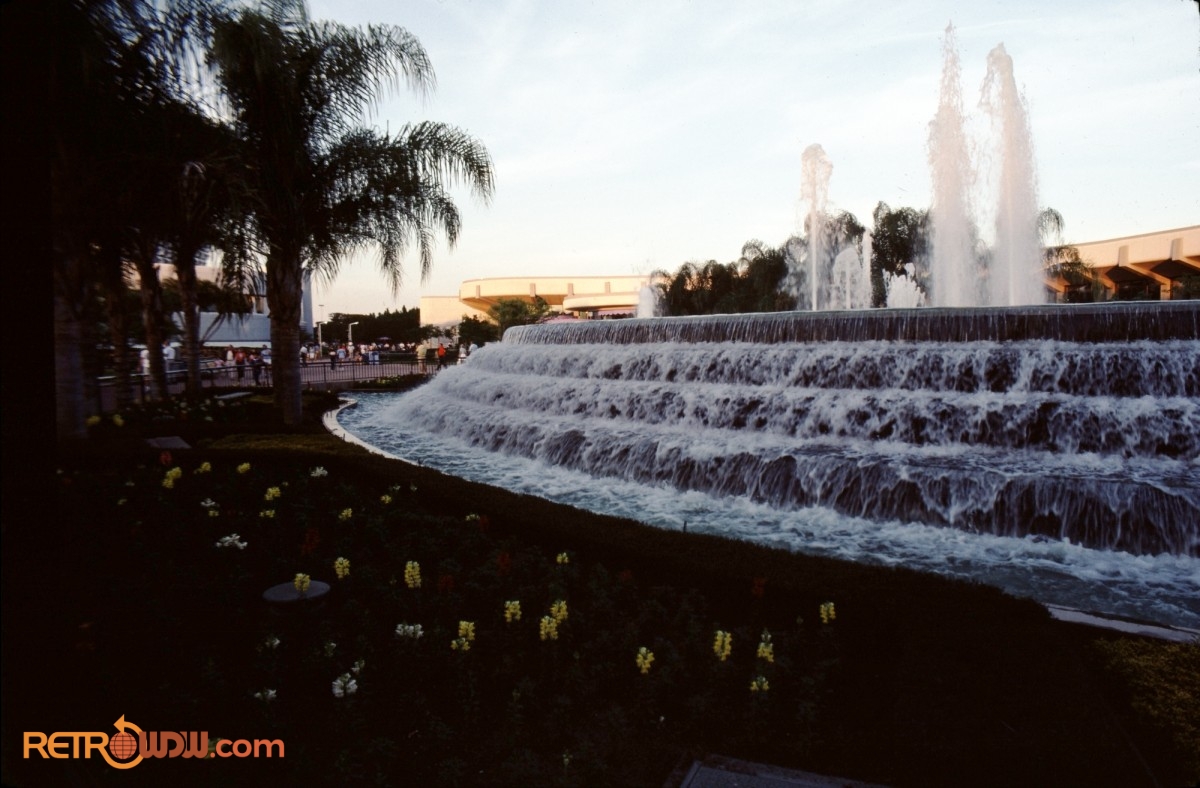 RetroWDWPhotos's tweet photo. Fountain-of-Nations-EPCOT-1984-_41

More from our albums:
https://t.co/qWLmOML4NP

#RetroWDWPhotos https://t.co/jRkH3aYMVI