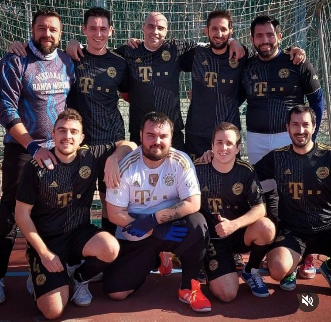 miguelzarza's tweet photo. @FutSalRFEF @abc_es Así va la cosa 27 años después... #aúpaTolo #futsal #futbito #fútbolsala https://t.co/PO665hHZcC