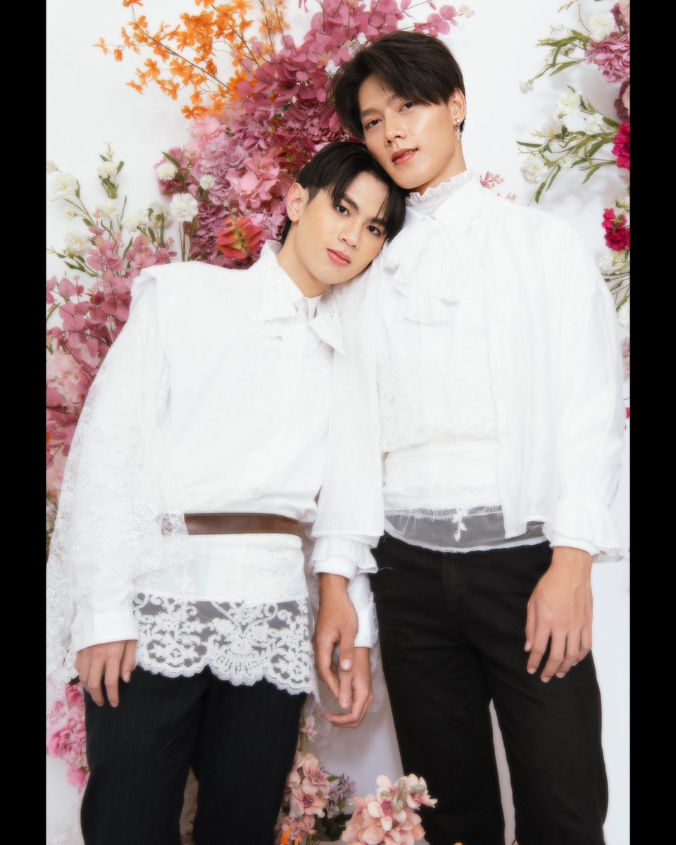 Boyyofgodseries's tweet photo. •GUN• x •PP•
#BOG_GODs_GARDEN
#ARTIST_PROFILE
#BLOOM_LIKE_FLOWER #BOYYOFGODTHESERIES
#ลูกรักพระเจ้าเดอะซีรีส์ https://t.co/8nOTt7xRZ5