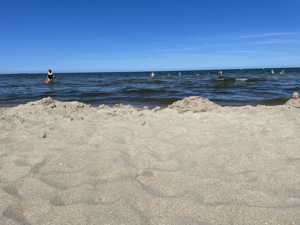 wowplacesde's tweet photo. Die deutsche Ostsee ist das neue Italien. Warmes Wasser, feinster Sand, Muscheln und Eisverkäufer - was will man mehr? #travel #reise #ostsee https://t.co/4qRHgTlmcS