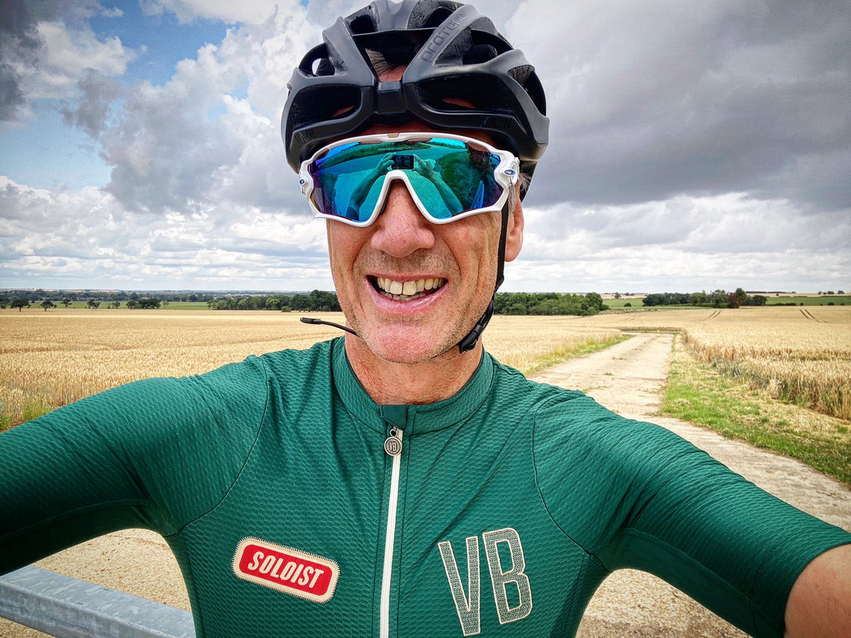 Morning ride in before the heavy rain this afternoon. I bloody love my new <a href="/velobici_cc/">Vélobici</a> green kit 💚🧿🇬🇧