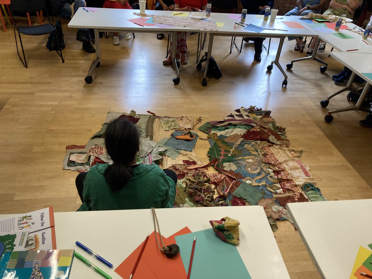 Todays session for Get Islington Reading’s celebration event has started well with @SitaBrahmachari and the story telling quilt