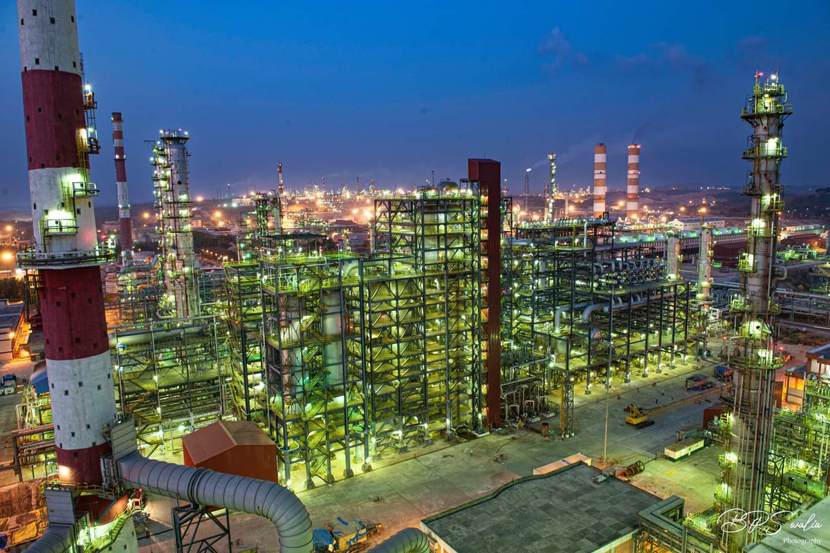 bpswalia's tweet photo. "Captivating India' energy: A mesmerizing night shot of a vibrant refinery against a backdrop of an enchanting blue sky. The contrasting red and white chimneys pierce through the darkness, symbolizing the industrious spirit of the nation. #industrialphotography #iocl #hpcl #ongc https://t.co/tyFvcPerRO
