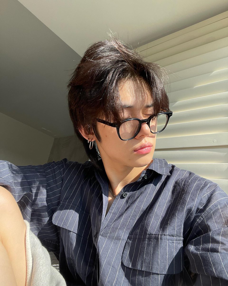 now_13_'s tweet photo. 너무나도
yawnzzn❤️에
있을 법한 셀카라서 맴이 시려.. https://t.co/g1yBuWZimx