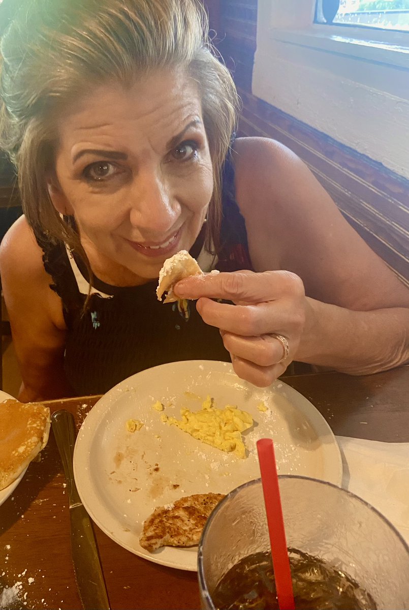 scottymacBR's tweet photo. Ok, my #NewOrleansLady has spoken. The best #beignets ever are not in #NOLA, but in @AbitaSpringsLa at the Abita Springs Cafe. #bestever #yummy https://t.co/rzMjtZdLyC