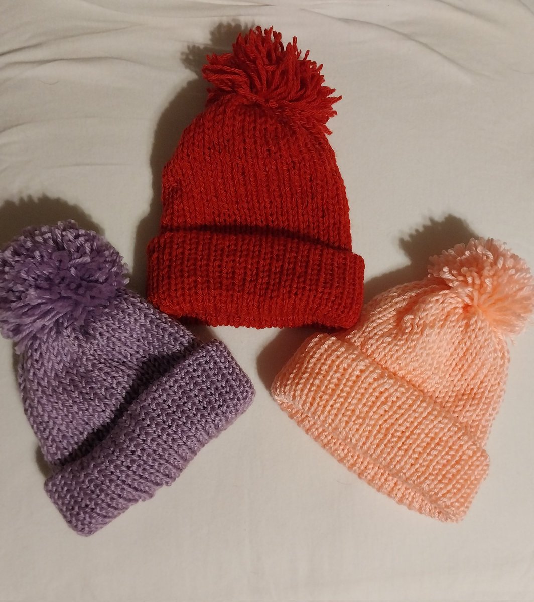 Made_by_Mich_20's tweet image. How adorable are these toddler hats?!? I made them with my 40-pin #knittingmachine.