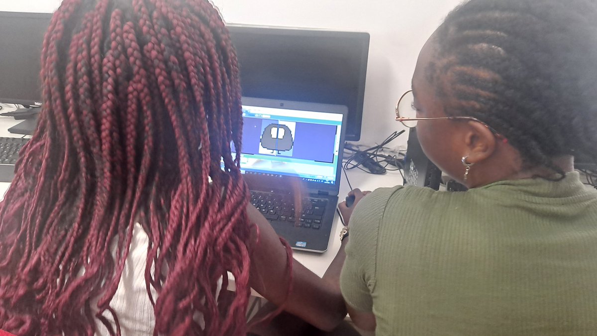 PVPalmaPalmilla's tweet photo. Los personajes de los vídeojuegos ya van tomando forma en #BITaminadas @fundacionesplai @Prodiversa @VuelaGuadalinfo @Manuel_DT @FundlaCaixa #palmapalmillacaixaproinfancia #Caixaproinfancia #veranodigital https://t.co/jl9DKehSzy