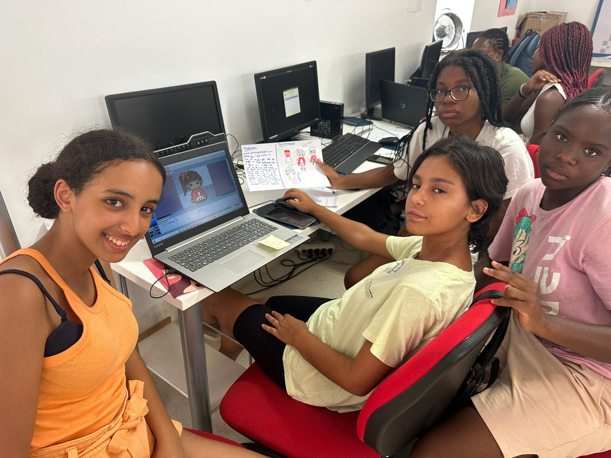 PVPalmaPalmilla's tweet photo. Los personajes de los vídeojuegos ya van tomando forma en #BITaminadas @fundacionesplai @Prodiversa @VuelaGuadalinfo @Manuel_DT @FundlaCaixa #palmapalmillacaixaproinfancia #Caixaproinfancia #veranodigital https://t.co/jl9DKehSzy