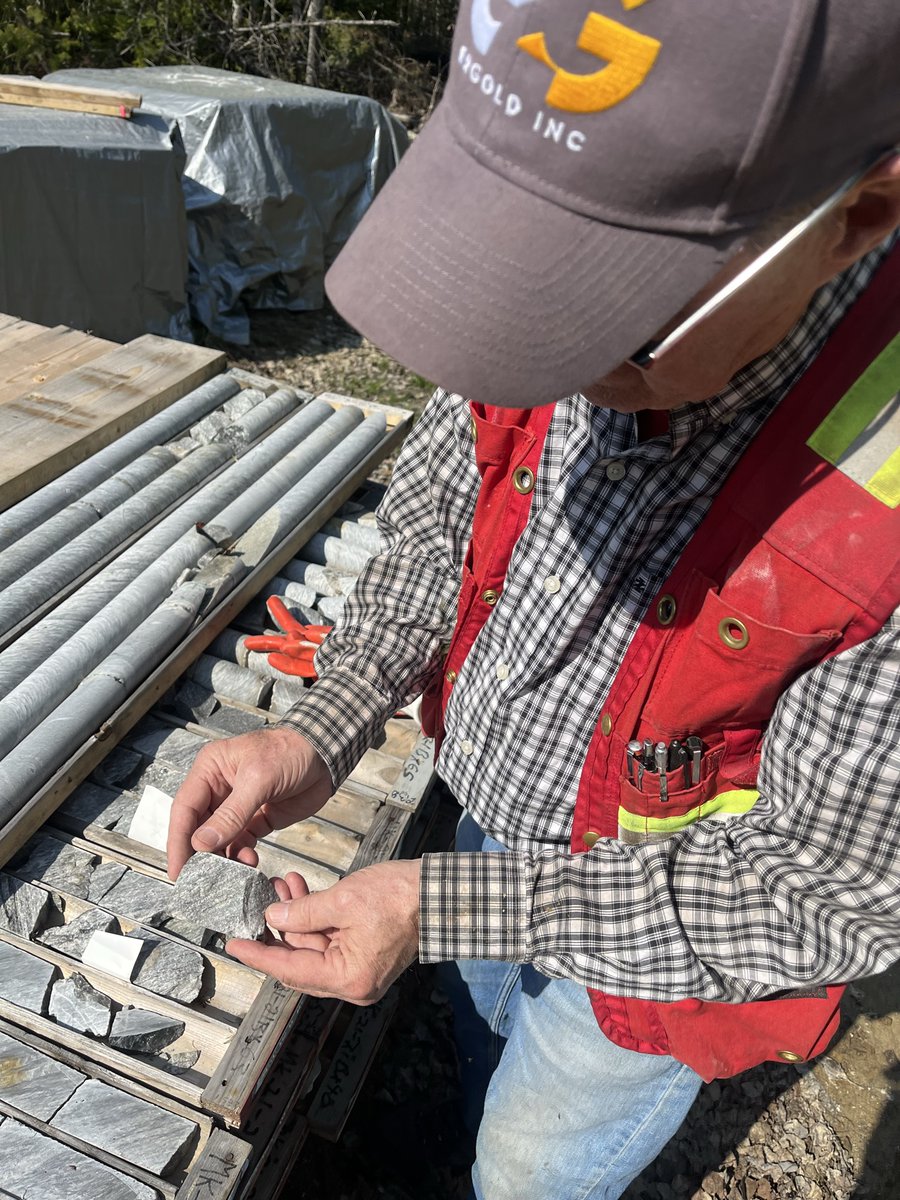 Rock on, geologists! Today we celebrate National Rock Day 2023 with a hearty high five from sedimentary to igneous. #NationalRockDay2023 #GeologistsRocks #E2Gold