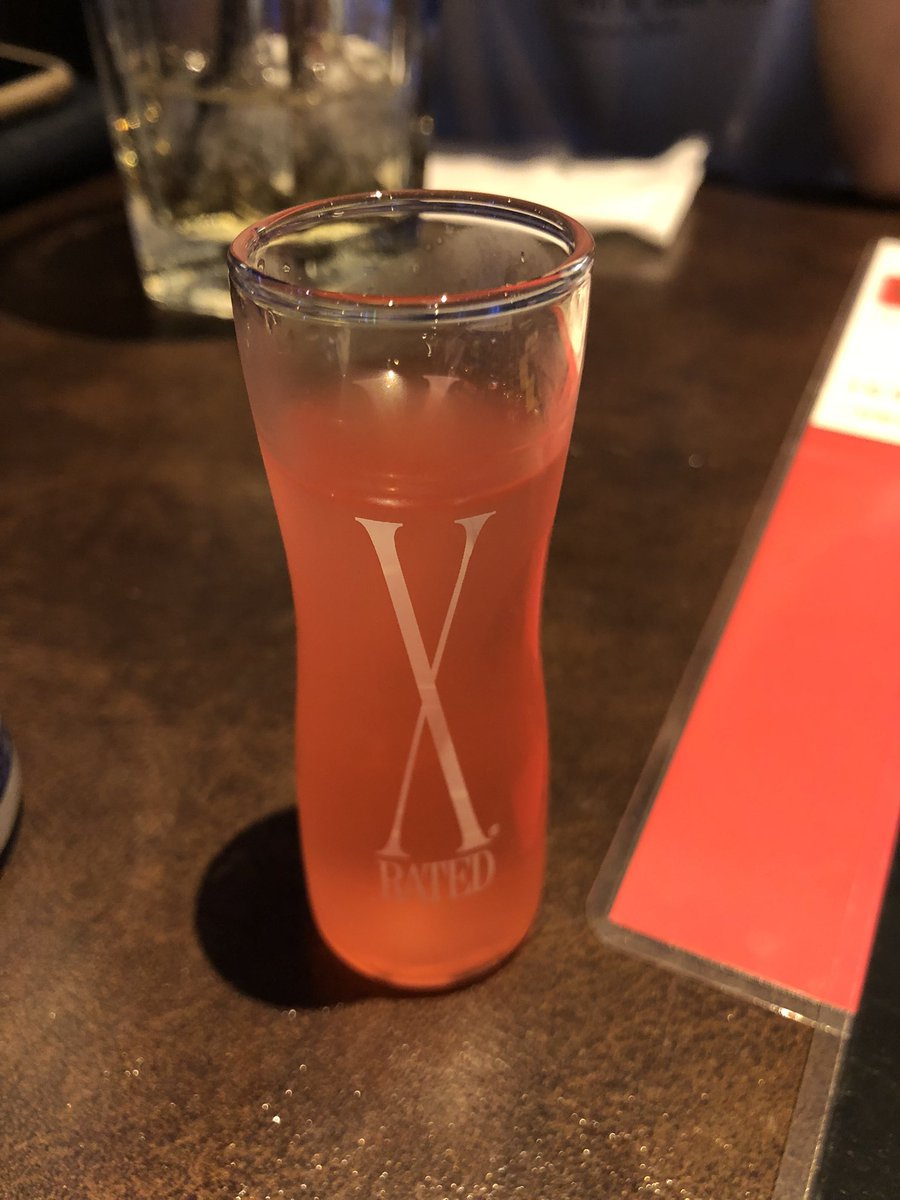 今夜GSとNAVIが対戦らしくまだロースター入ってない俺は出れないので、GSの一員としてもりおさんを試合外で潰そうと初ダーツバーに挑んだらタコられてダウンしました…🥲

良い子は潔く応援しましょう🐋