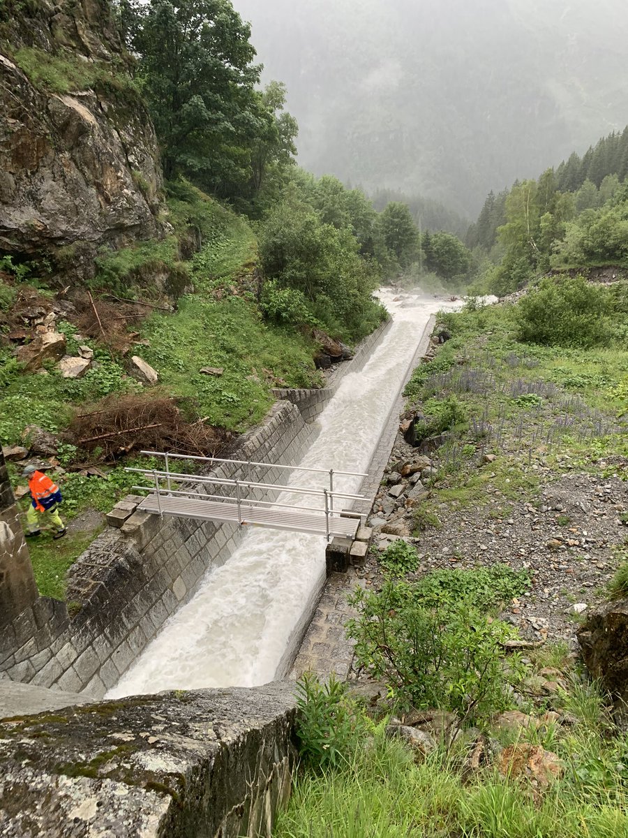 Twittmitmir's tweet photo. Viel Wasser…. Zuviel Wasser überall… https://t.co/ck0ZZJdeGP