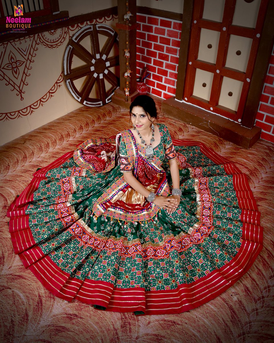 Neelamboutique's tweet photo. With this magnificent red and green Cotton Chaniya Choli, you may indulge in the appeal of culture and devotion!
whatsapp call on +91 96623 50787
#chaniyacholi #traditionalwear #festivewear #redgreenchaniyacholi #cottondupatta #redcholi #gamthi #designerchaniyacholi #garba https://t.co/rFmm4x3UwK