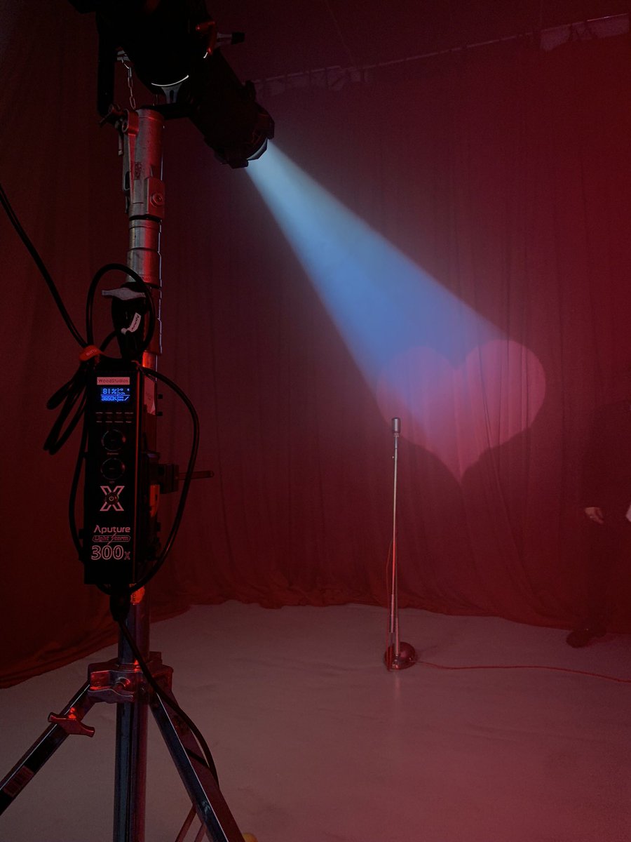 ashtrayreality's tweet photo. backstages https://t.co/biySDj59qa