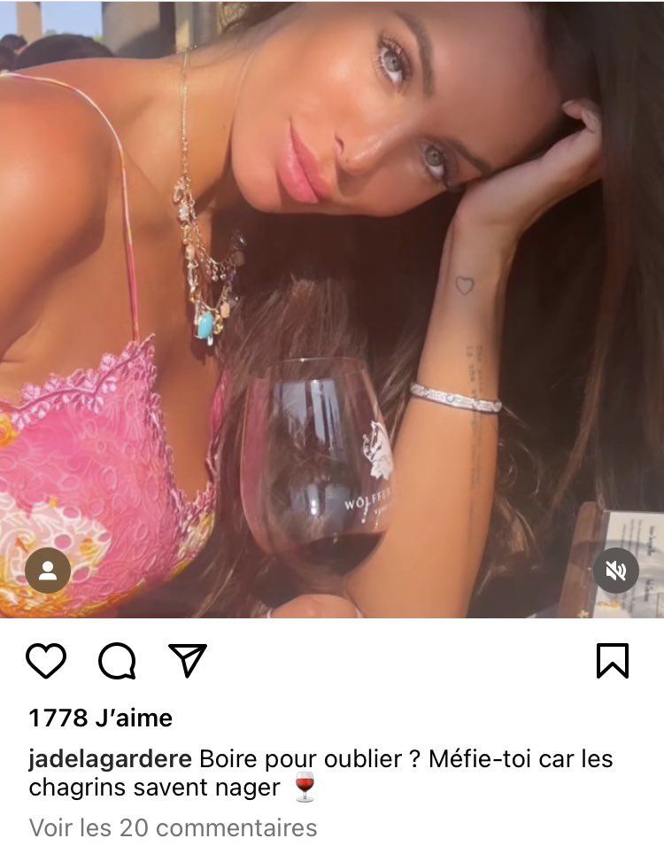 Garriberts's tweet photo. Jade et ses messages absolument pas sibyllins à l’attention de la @SDJduJDD https://t.co/XgS6SNpMWU