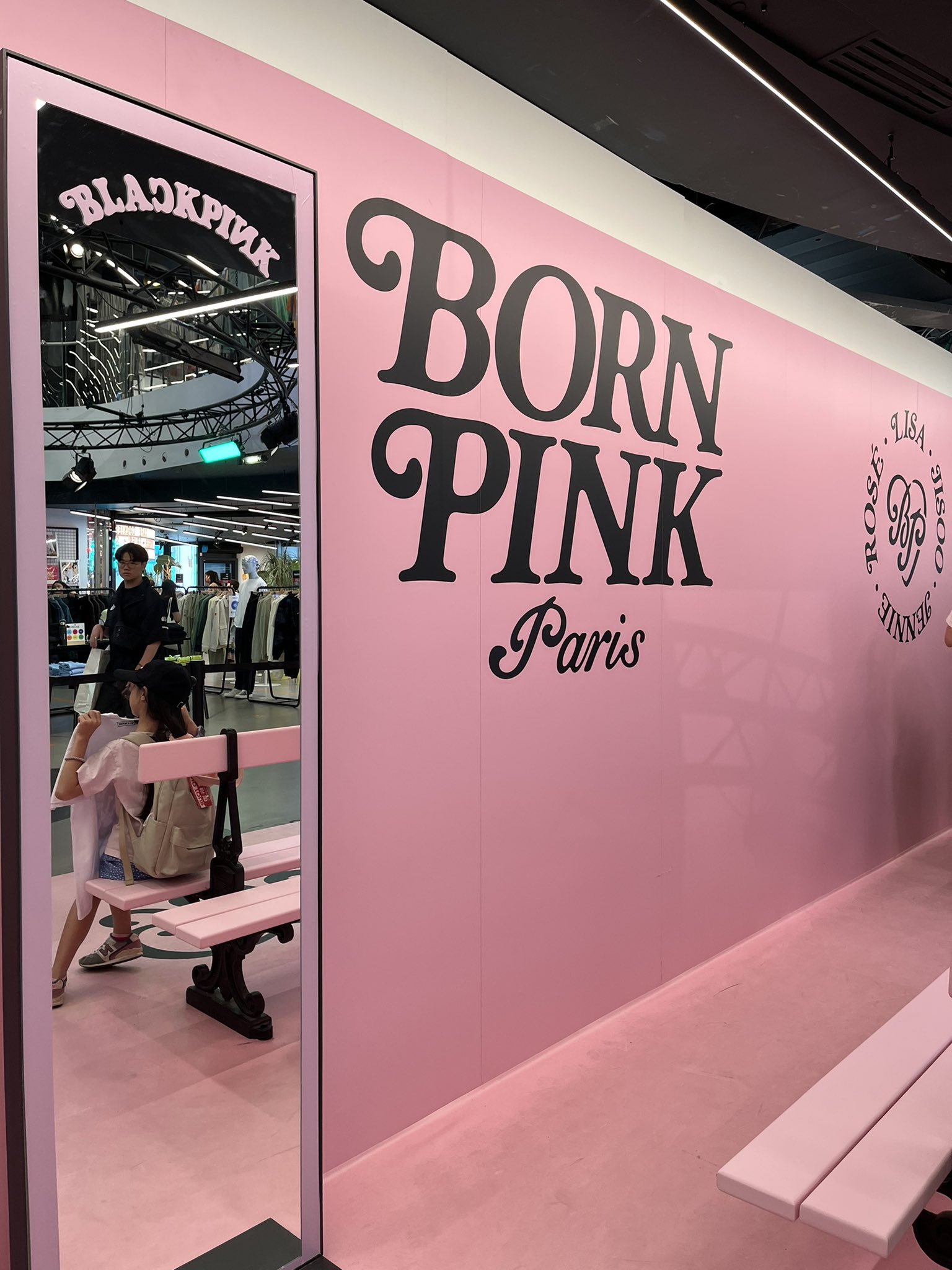 Blackpink ouvre son pop up Born Pink au Citadium Haussmann