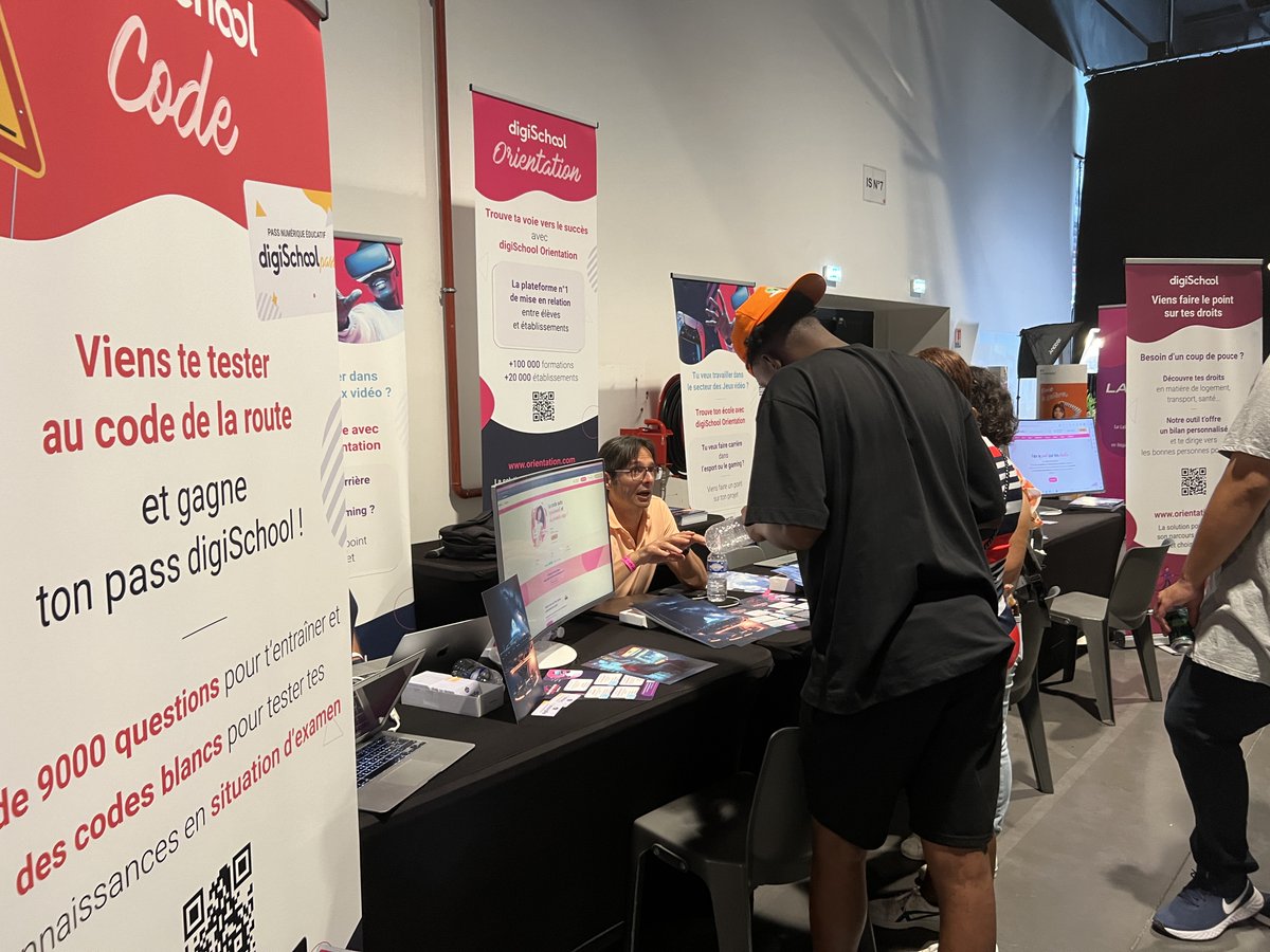 MLEstEtangBerre's tweet photo. 🎮Le 11 juillet s'est tenu le MLGameShow à @marseille. Compétitions d'IA, emploi, rencontres pros. Jeux vidéo pour transformer le travail. Des concerts et des rencontres de la division 2 de la Ligue des Légendes ont également eu lieu. Merci à l'@ardmlpaca et @MLMarseille 

#mlgs2 https://t.co/Z7H2TL61pT