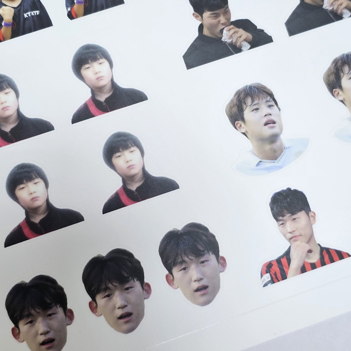 엡설 7골 기념 이벤트 🫡
부족한 사진이지만 항상 잘 봐주시는 천사 구독자 분들 늘 감사합니다🥹
알티만 해주시면 한분 뽑아서 원하는 스티커로 드릴게요!
(볼빵빵은 다 한세트입니다)
한분 뽑고 나중에 한번 더 할게요 원하는 스티커가 겹치지 않게 하기 위해...🥲
이벤트성 팔로우X 우편배송 가능