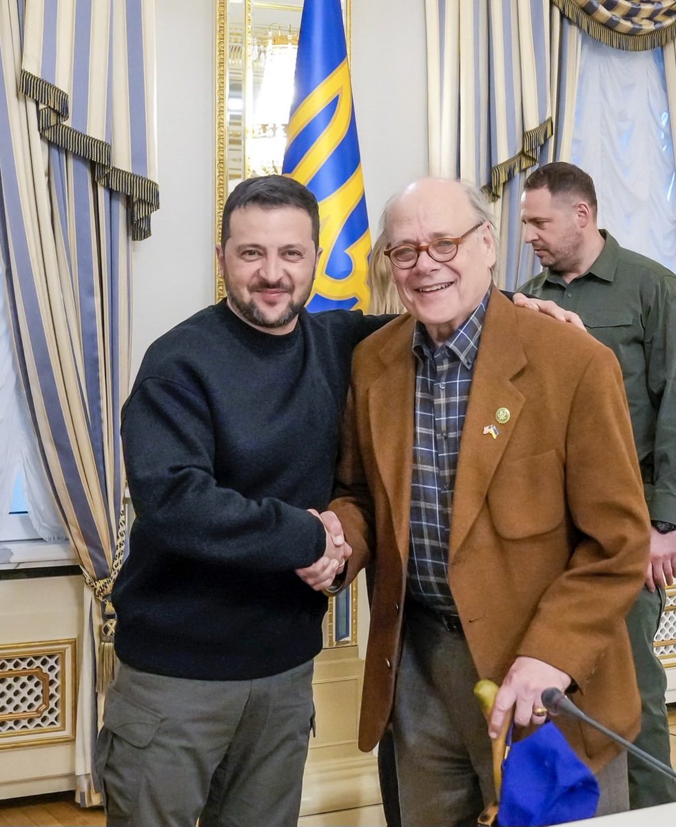 RepCohen's tweet image. Joe Biden,America,and NATO all stand with President Zelinskyy and the Ukrainian people.
Slava Ukraini 🇺🇦