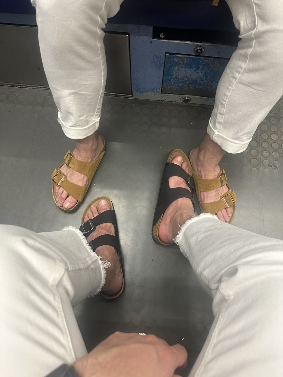 2topversa75's tweet photo. Qui vient les bouffer ? @krashbar @RushOfCruising @LesPompeurs @Secteurx_Paris #feet #pied #lope #slave #domi #odeur #sale #chienne #male #gay #dominant https://t.co/GGAY7j4WNh