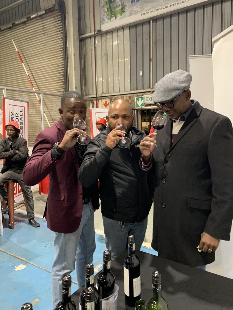 ChefHabana's tweet photo. Honoring special invitations #YourFavoriteChef
#LengauWineDistributors #KBL#DistellBotswana #WineConnoisseursClub https://t.co/2PXDjvdtX0