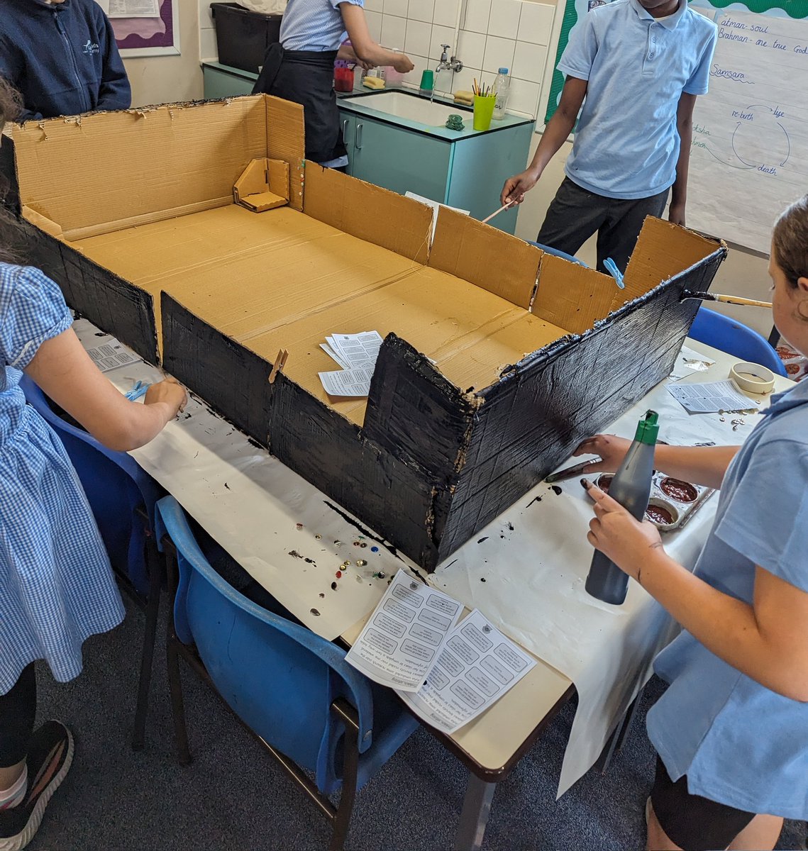 FishpondsCE's tweet photo. Year 5 getting their installation art ready for Tuesday's exhibition https://t.co/WW3kQDiyXT