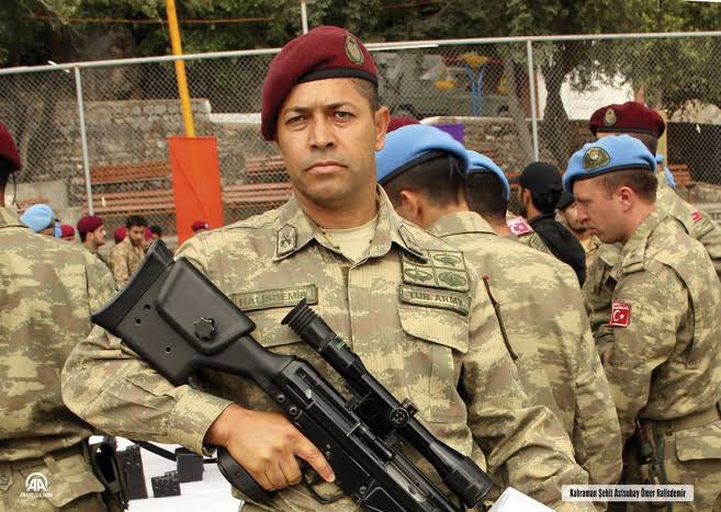 Halisdemir diye yazılır, Devlet diye okunur. 
#TürkDevletiHep18Yaşında