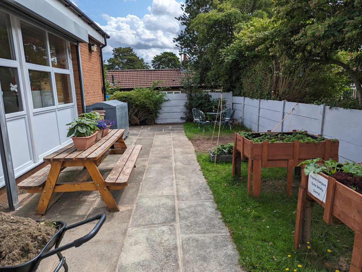 LD_WITH_KDC's tweet photo. Yesterday was an amazing day spent with @santanderuk they made a massive impact on our community garden, and we are so thankful... https://t.co/vBbC5kAyKt