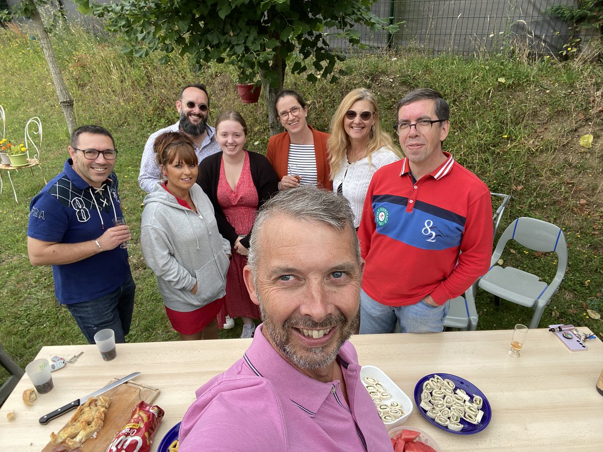 gmilleperdir's tweet photo. Un dernier repas dans le jardin avec cette équipe … 7 ans de souvenirs, les bons comme les plus compliqués https://t.co/AkyRjlgatd