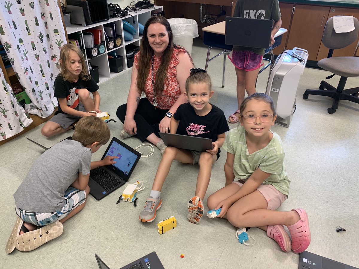 EdTechHFCSD's tweet photo. Our youngest #STEAM23 learners problem solving and practicing their computational thinking with ⁦⁦@LEGO_Group⁩ Spike! https://t.co/08pBqtpq61