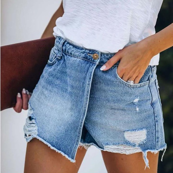 PosherTee's tweet photo. So good I had to share! Check out all the items I'm loving on @Poshmarkapp from @hpruddell #poshmark #fashion #style #shopmycloset: https://t.co/7eqSvTv2FV https://t.co/F32sjZAGTi