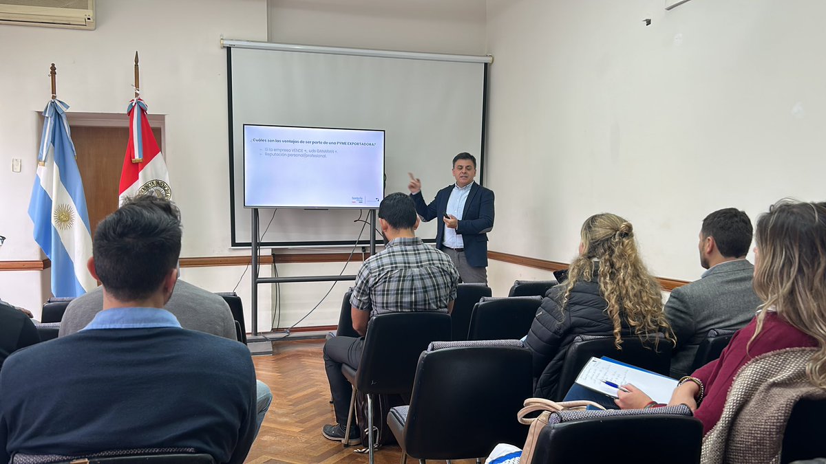 Participando de la actividad Jornada Comex en Santa Fe organizada por <a href="/SantaFeGlobal/">Santa Fe Global</a>. Presentacion a cargo de <a href="/PabloRuisi/">Pablo Ruisi</a>
